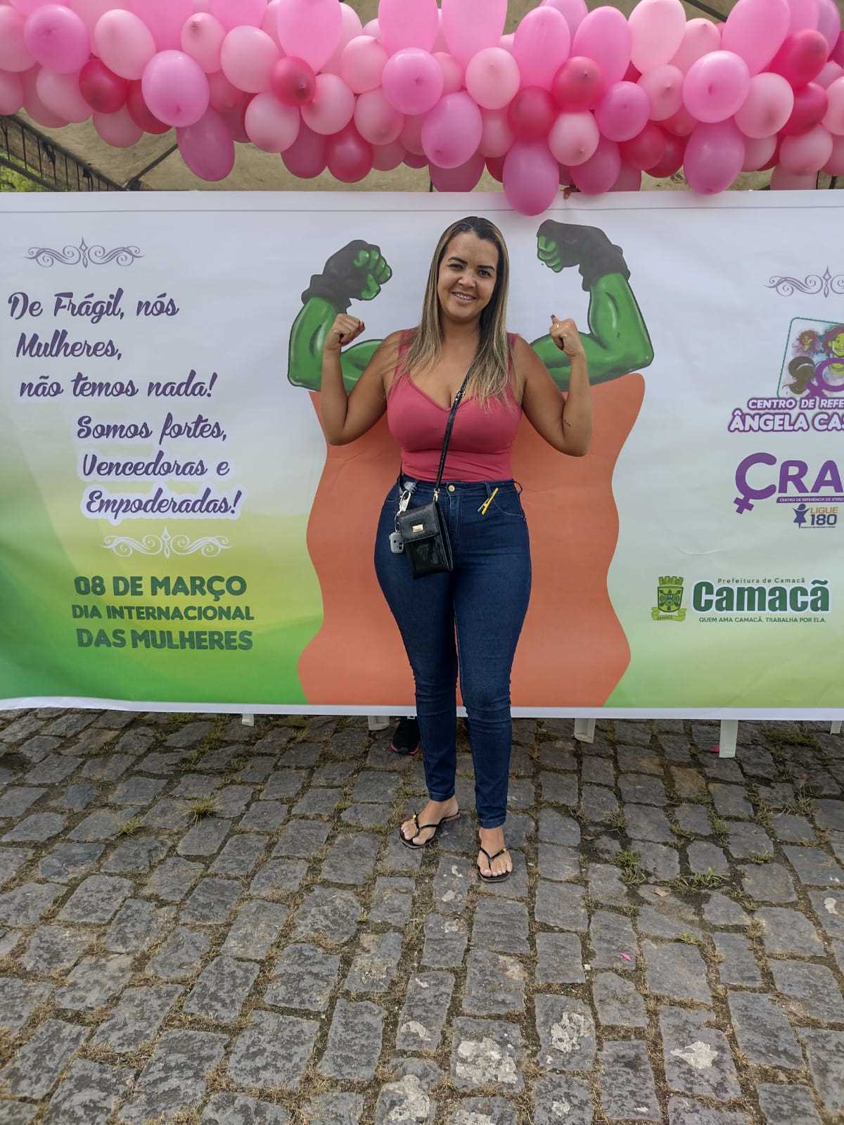 Prefeito homenageia as mulheres servidoras